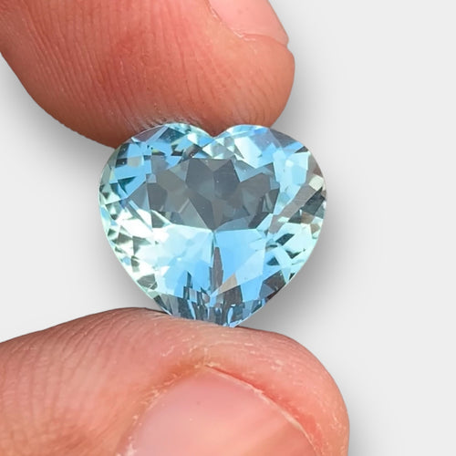 Flawless 5.60 CT Excellent Heart Shape Natural Blue Aquamarine Gemstone from Brazil.
