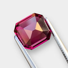 Load image into Gallery viewer, Flawless 3.85 CT Excellent Cut Natural Umbalite Garnet Gemstone from Tanzania.