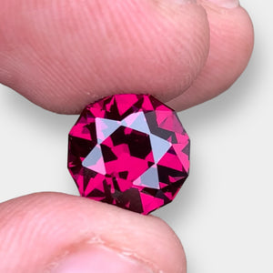 Flawless 5.23 CT Excellent Cut Natural Pink Umbalite Garnet from Tanzania.