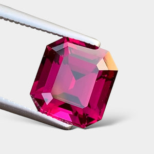 Flawless 3.85 CT Excellent Cut Natural Umbalite Garnet Gemstone from Tanzania.