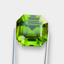 Load image into Gallery viewer, Flawless 19.40 CT Excellent Asscher Cut Natural Green Peridot Gemstone from Supat Mine Pakistan.
