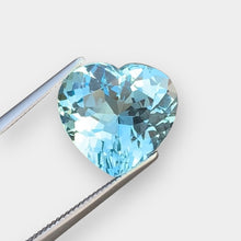 Load image into Gallery viewer, Flawless 5.60 CT Excellent Heart Shape Natural Blue Aquamarine Gemstone from Brazil.