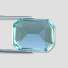 Load image into Gallery viewer, Flawless 17.45 CT Excellent Cut Natural Blue Aquamarine Gemstone from Brazil.