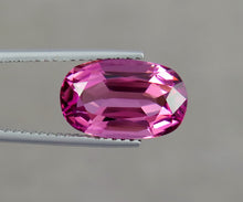 Load image into Gallery viewer, Flawless 5.75 Carats Natural Pink Excellent Cut Tourmaline Gemstone from Afghanistan
