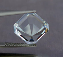 Load image into Gallery viewer, Flawless 15.10 Carats Natural Excellent Asscher Cut Aquamarine Gemstone.