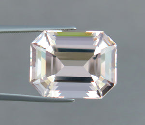 Flawless 20.80 CT Excellent Emerald Cut Natural Peach Pink Morganite.